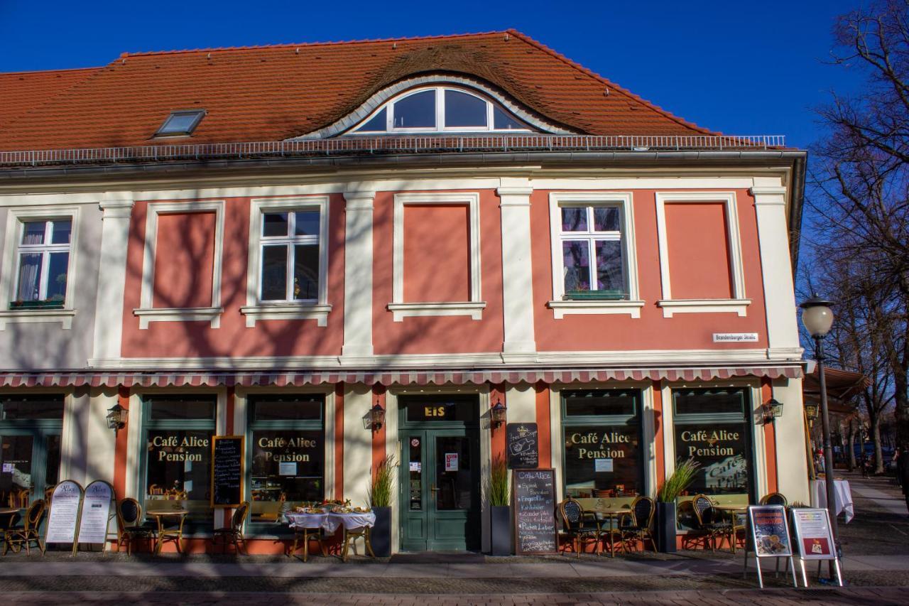 Cafe Alice & Pension Gmbh Потсдам Экстерьер фото