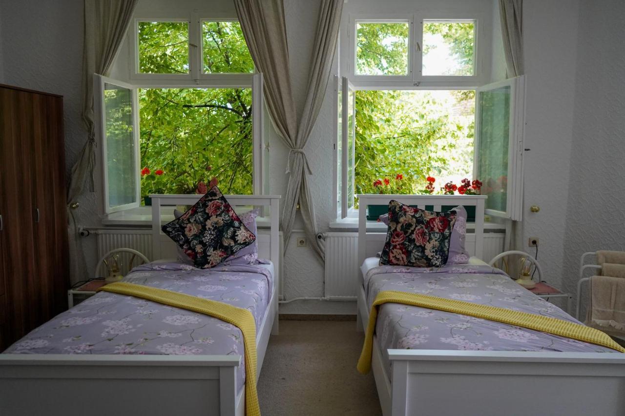 Cafe Alice & Pension Gmbh Потсдам Экстерьер фото